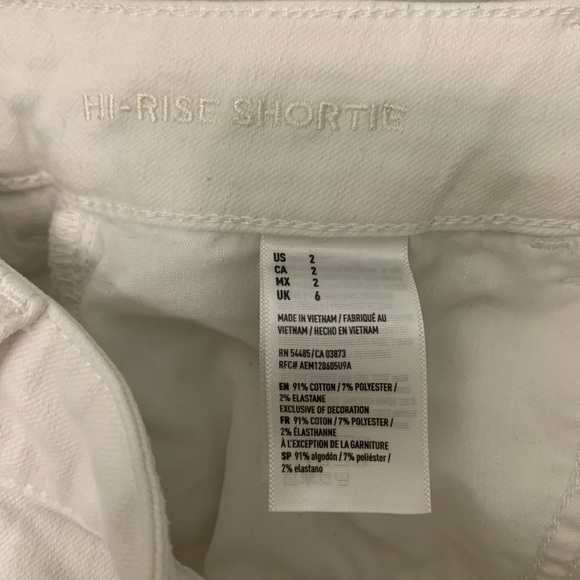American Eagle — white cuffed high rise shortie super stretch size 2 shorts - Picture 4 of 4